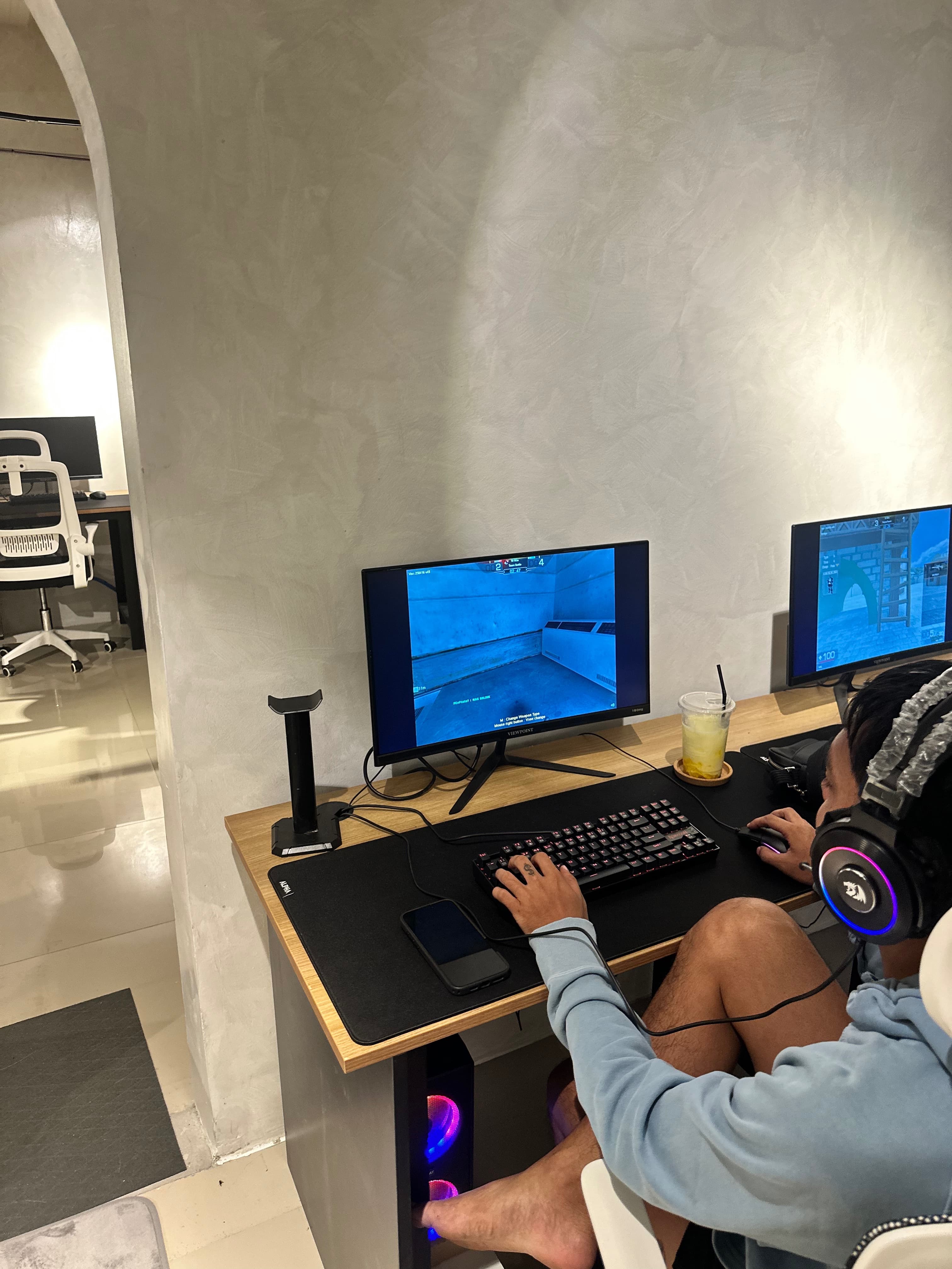 DRINK AND PLAY. — main gaming floor